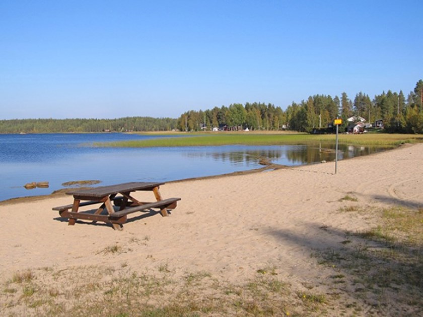 Badplatsen i Bjumisträsk. Foto: Viktor Nilsson.