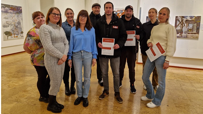 Från vänster i bild: Sandra Eriksson (utbildare), Malin Lundbäck, Malin Åberg (utbildare), Christin Vall, Roger Sångberg, Rick Larsson, Andreas Andersson, Linnea Olofsson och Jaana Väisänen. 