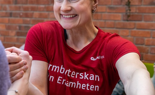 Manhemsskolan besöktes den 3 mars av Heidi Andersson, även känd som armbryterskan från ensamheten.