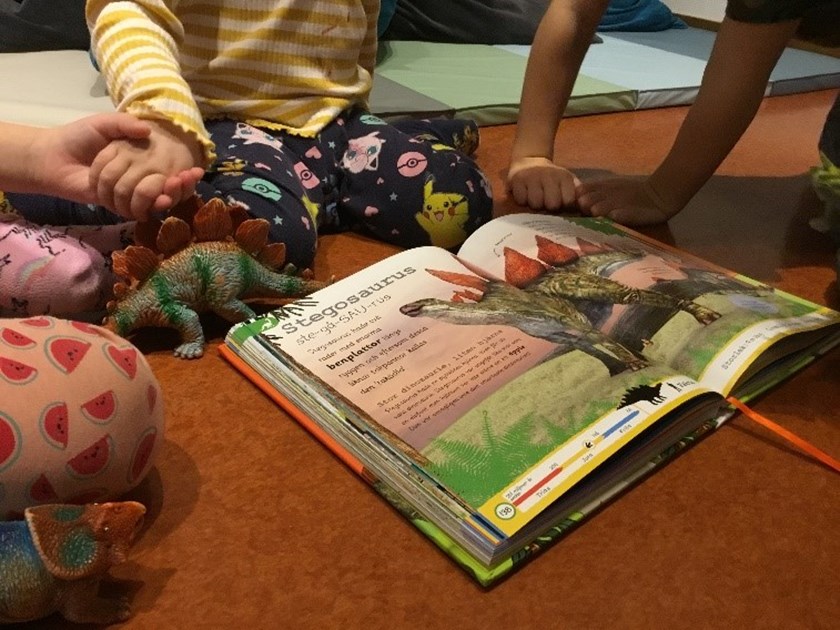  Att ta med sig en favoritbok till förskolan och visa för sina kompisar, har varit en mycket omtyckt aktivitet. 