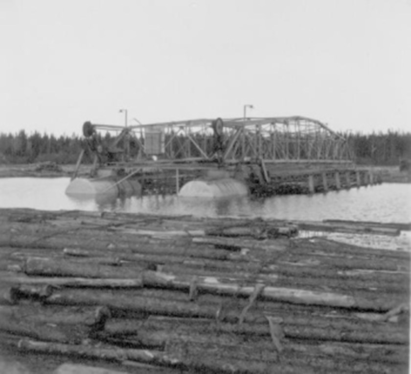 A bundling works, bundling large quantities of timber into lake rafts.
