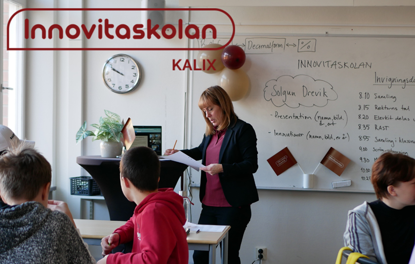 Lektion på Innovitaskolan i Kalix. Logotyp i övre vänstra hörnet.