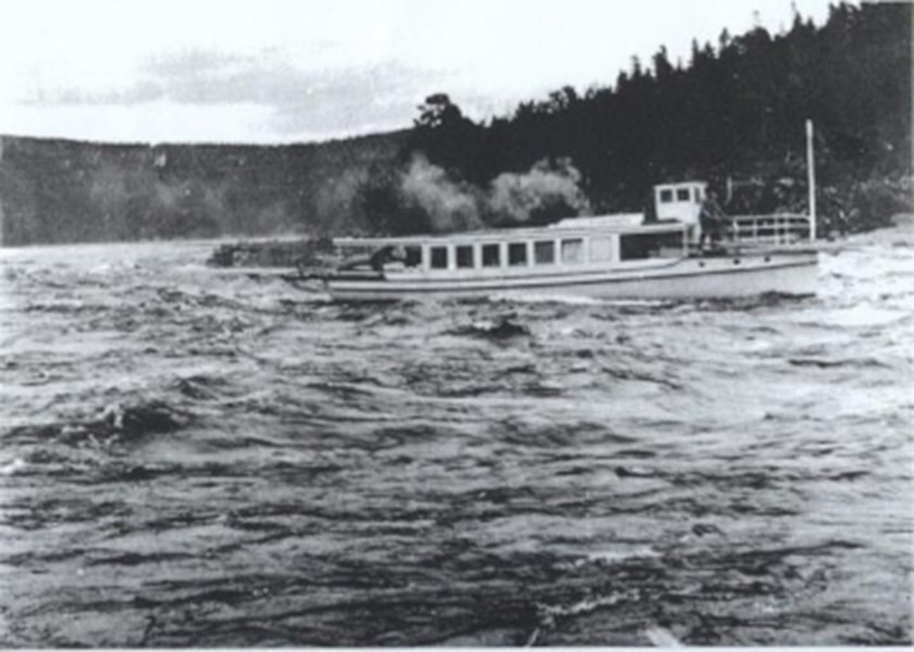 Tisnaren navigating the rapids below räktjärv to Kalix and the coast.