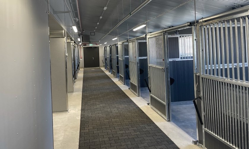 Smarta stallplatser på ridanläggningen i Björknäs.