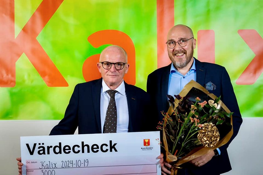 Årets Föreningsambassadör Kalix Skidklubb med prischecken.